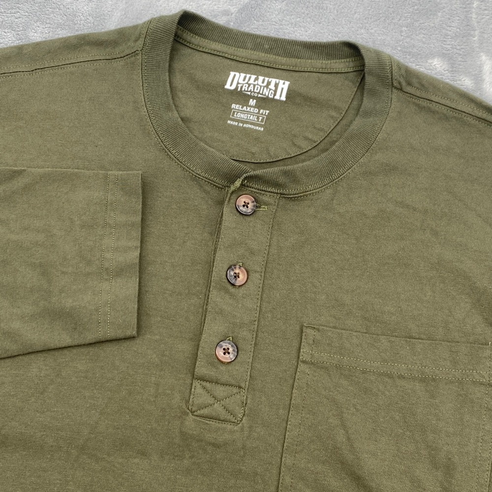 Duluth Trading Co Mens Medium Relaxed Fit Longtail T Henley Olive Green Pocket